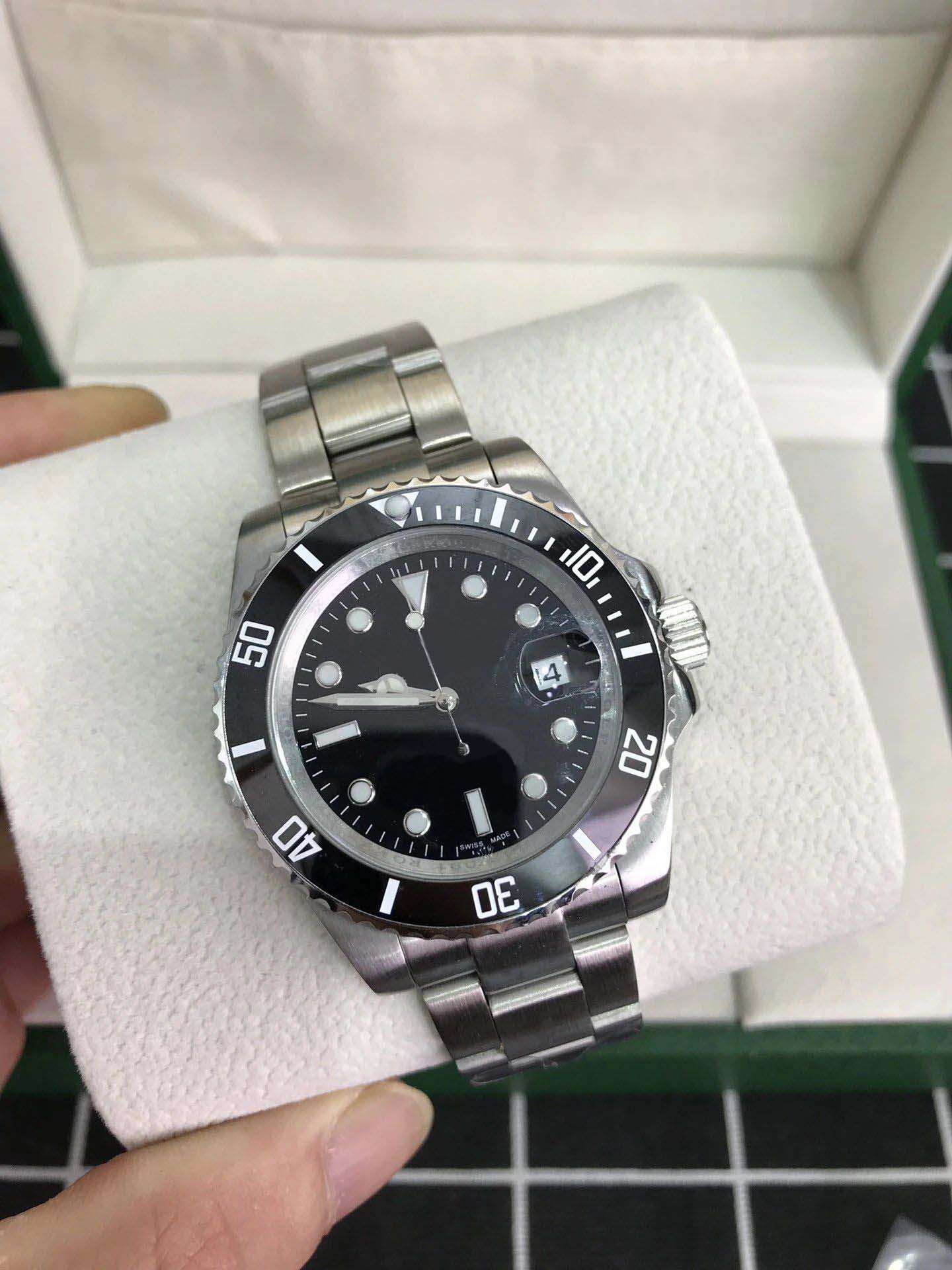 Deluxe men's Watches 40mm gmt Wristwatches automatic mechanical rolexs watchs for men ceramic coke bezel stainless steel strap with folded buckle calendar display, Watch box
Deluxe men's Watches 40mm gmt Wristwatches automatic mechanical rolexs watchs for men ceramic coke bezel stainless steel strap with folded buckle calendar display, Watch box