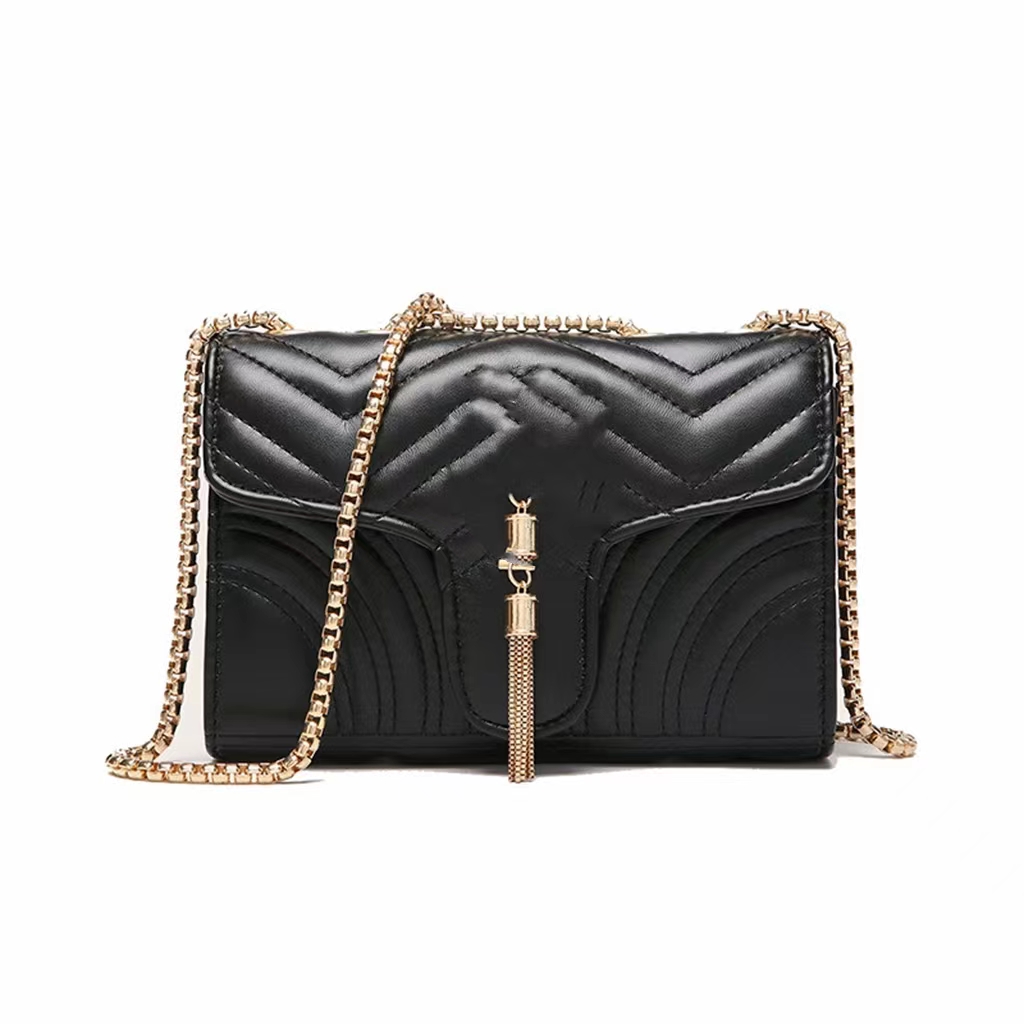 Designer Crossbody Bags Fashion Letter Shoulder Bag black Woman Handbags leather Metal Chain Clutch cute Flap tote bag Thread Cover Solid Hasp card holders Wallets
Designer Crossbody Bags Fashion Letter Shoulder Bag black Woman Handbags leather Metal Chain Clutch cute Flap tote bag Thread Cover Solid Hasp card holders Wallets