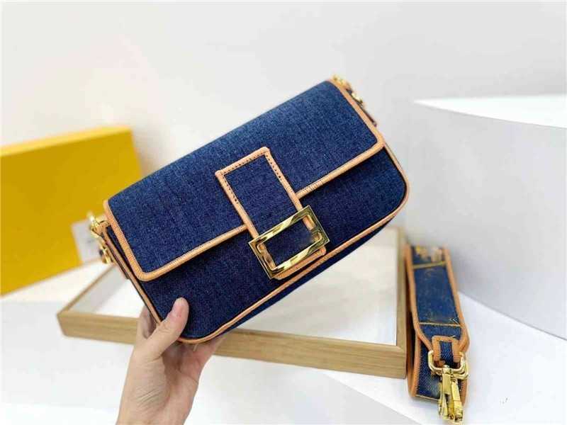 evening bag Classic design fabric women's shoulder bag Retro denim blue baguette purse with gold Buckle fashion Version Letter embroidery wide strap, Red
evening bag Classic design fabric women's shoulder bag Retro denim blue baguette purse with gold Buckle fashion Version Letter embroidery wide strap, Red