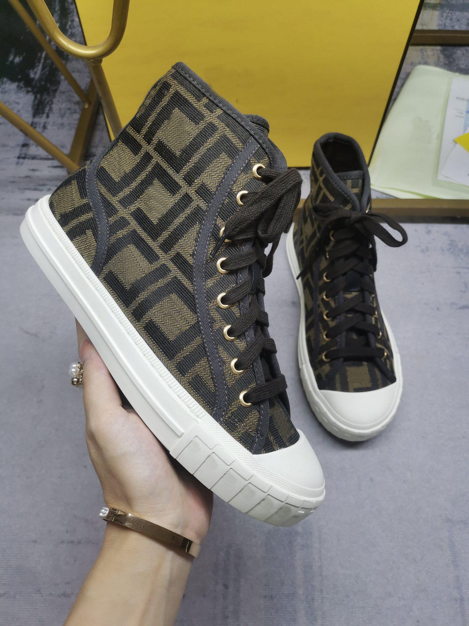 2023 Designer Sneakers Men Shoes Domino High Top Canvas Shoe Fashion Casual Shoes Luxury Women Sneaker Breathable Trainers, Color 7
2023 Designer Sneakers Men Shoes Domino High Top Canvas Shoe Fashion Casual Shoes Luxury Women Sneaker Breathable Trainers, Color 7