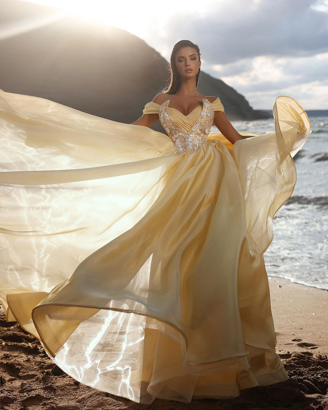 Graceful Yellow Prom Dresses V Neck Ruched Appliques Party Dresses Crystals Beading Custom Made Evening Dress