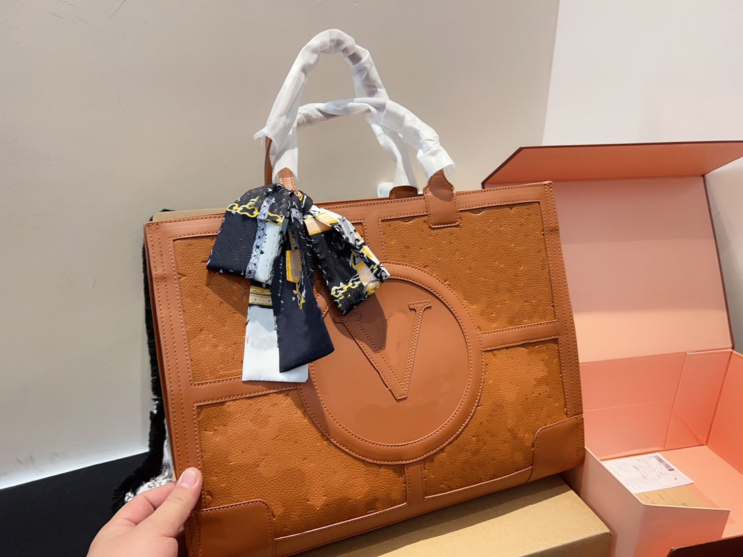 Designers Luxury Bags For Womens Louiseity 1 Viutonity Handbags LVS Crossbody Shoulder The Tote Bag multicolour Capacity Versatile 7A High Quality wallet FOBF, You can look more picture
Designers Luxury Bags For Womens Louiseity 1 Viutonity Handbags LVS Crossbody Shoulder The Tote Bag multicolour Capacity Versatile 7A High Quality wallet FOBF, You can look more picture