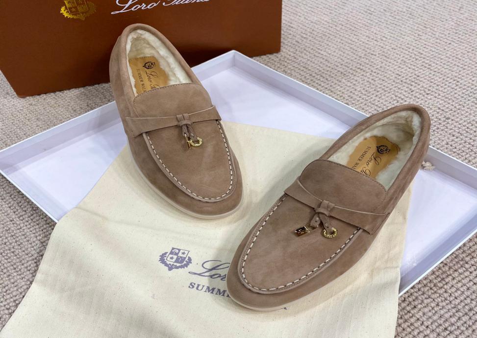 LORO PIANA Winter Charms Walk suede loafers shoes Mules Warm Flat Fur Genuine leather slip on flats women039s Luxury Designers 4069130
LORO PIANA Winter Charms Walk suede loafers shoes Mules Warm Flat Fur Genuine leather slip on flats women039s Luxury Designers 4069130