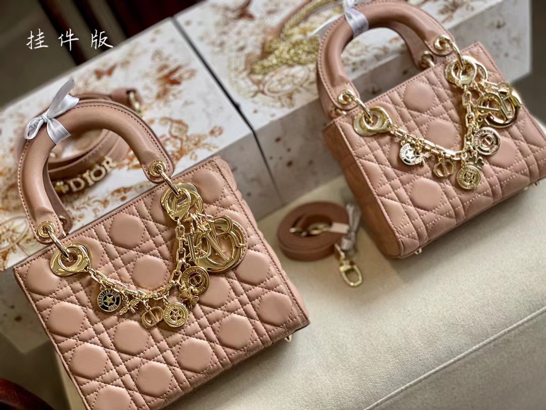 5A Close to the real one Shoulder Bags Chanel Dior Lady bag Sunshine D Ladies bags Fashion crossbody Large Tote 20cm, Just for payment
5A Close to the real one Shoulder Bags Chanel Dior Lady bag Sunshine D Ladies bags Fashion crossbody Large Tote 20cm, Just for payment