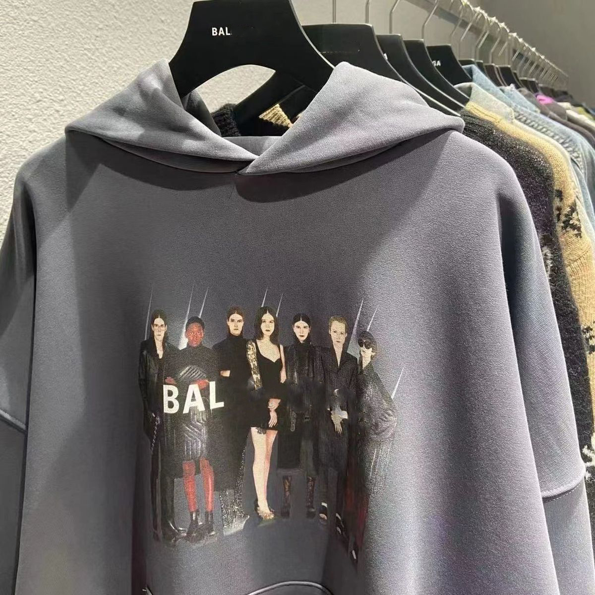 New Men's Designer Hoodie's Round Neck Fashion Ladies Sports Hoodie More Colors Couple Luxury Sports Outerwear Paris family ciaga, Ban
New Men's Designer Hoodie's Round Neck Fashion Ladies Sports Hoodie More Colors Couple Luxury Sports Outerwear Paris family ciaga, Ban