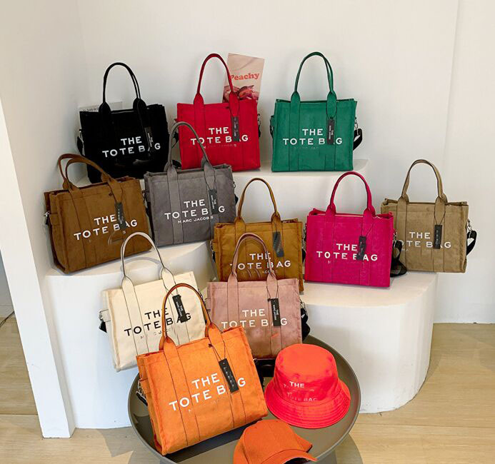 Marc Jocobs Tote Designer Bags The Totes bag Bag shandbag Luxurys Shoulder Crossbody Women Classic Purse Soft PU Leather Luxury Handbags Large Capacity r221125, Red
Marc Jocobs Tote Designer Bags The Totes bag Bag shandbag Luxurys Shoulder Crossbody Women Classic Purse Soft PU Leather Luxury Handbags Large Capacity r221125, Red