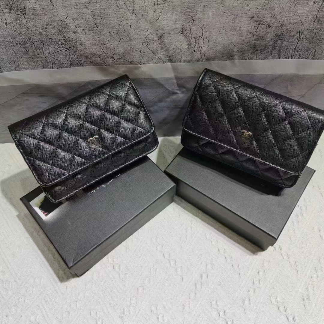 ChaneI New Small Logo Crossbody Bags PU Material Black Shoulder Bag Classic Diamond Lattice Chain Bagss Small SlingBag for Women MessengerBags
ChaneI New Small Logo Crossbody Bags PU Material Black Shoulder Bag Classic Diamond Lattice Chain Bagss Small SlingBag for Women MessengerBags