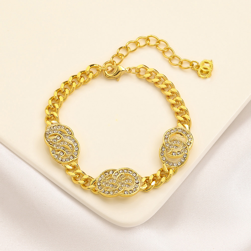 Classic Bracelets Link Chain Women Brand Letter Bangle 18K Gold Plated Pearl Stainless Steel Crystal Lovers Gifts Wristband Cuff Chains Designer Wedding Jewelry
Classic Bracelets Link Chain Women Brand Letter Bangle 18K Gold Plated Pearl Stainless Steel Crystal Lovers Gifts Wristband Cuff Chains Designer Wedding Jewelry