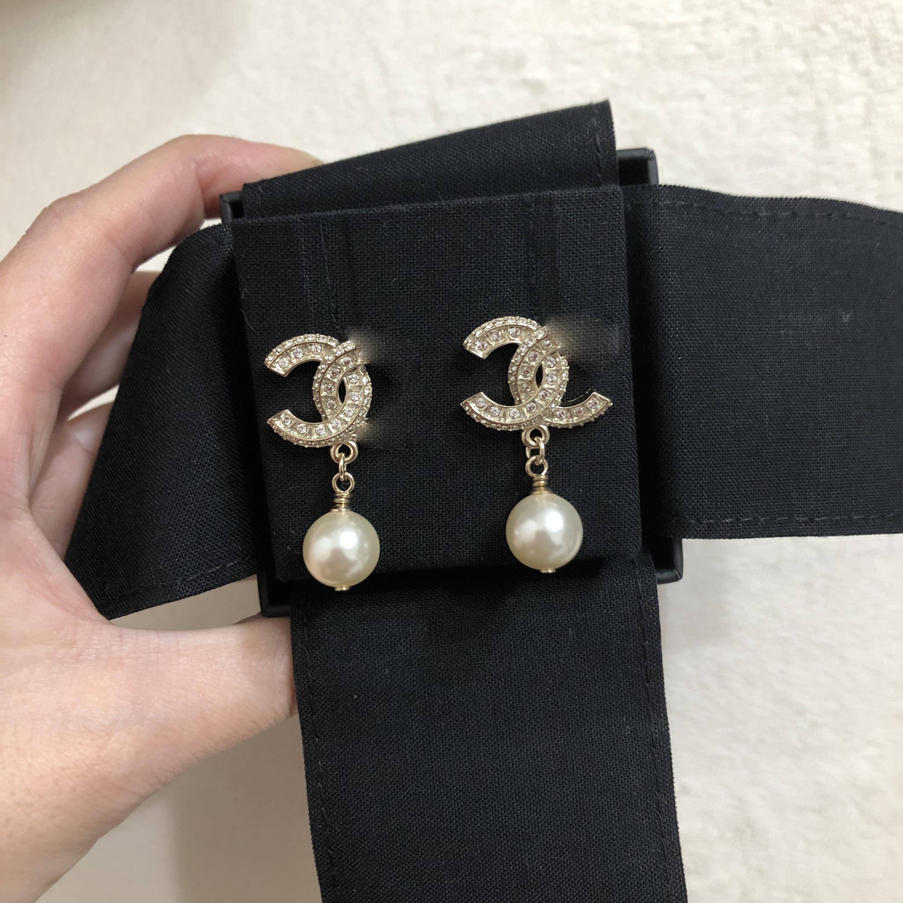 Fashion dangle drop Pearl earring designer earrings for women party wedding lovers gifts jewelry with flannel bag
Fashion dangle drop Pearl earring designer earrings for women party wedding lovers gifts jewelry with flannel bag