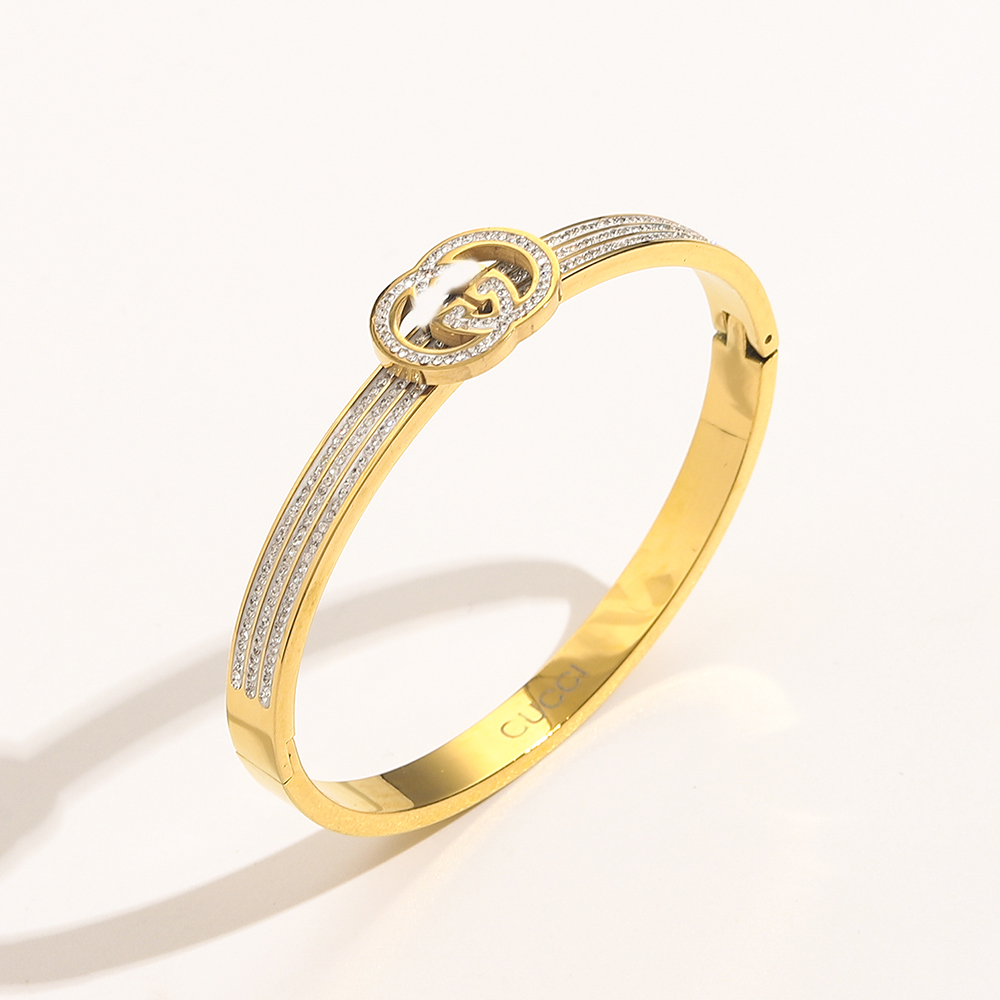 Europe America Fashion Style Bracelets With Steel Seal Women Bangle Luxury Designer Jewelry 18K Gold Plated Stainless steel Wedding Lovers Gift Bangles AA1440
Europe America Fashion Style Bracelets With Steel Seal Women Bangle Luxury Designer Jewelry 18K Gold Plated Stainless steel Wedding Lovers Gift Bangles AA1440