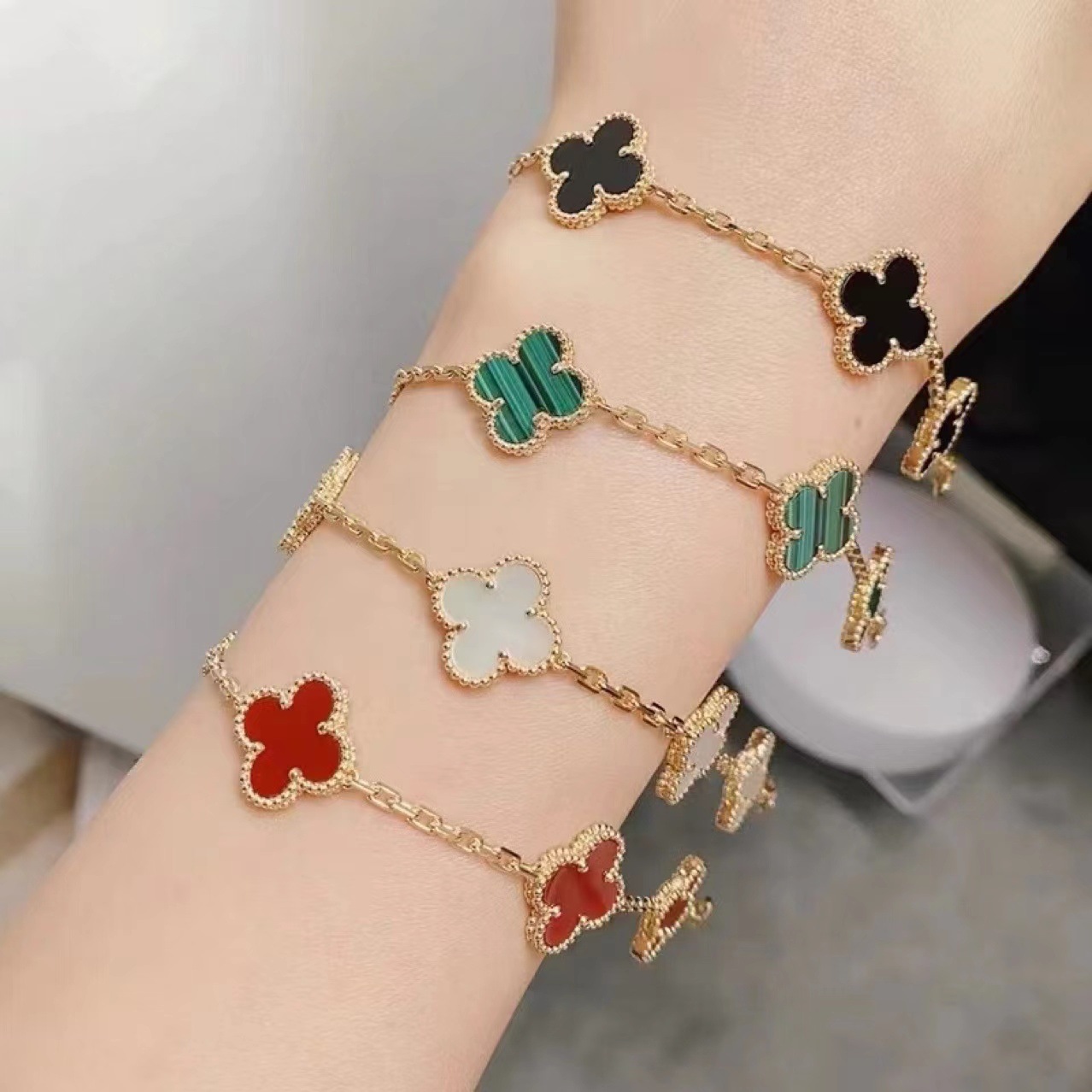 Charm Bracelets Charm Designer Bracelets Lucky Four leaf Grass Bracelet Women's Five flower Shell Gold Luxury AU750 Bracelet
Charm Bracelets Charm Designer Bracelets Lucky Four leaf Grass Bracelet Women's Five flower Shell Gold Luxury AU750 Bracelet