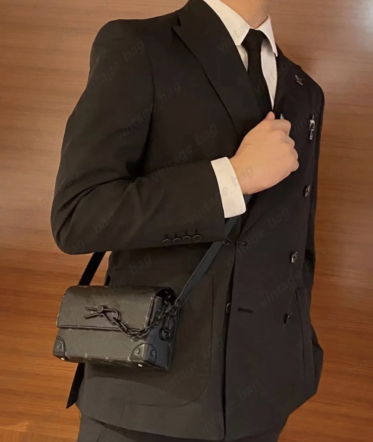 Steamer Wearable Bags Mini Trunk Graffiti Men Messenger FlapTaurillon Embossed Monograms Eclipse Box Clutch Chain-pin Closure Wallet Purse Women handbag M81852
Steamer Wearable Bags Mini Trunk Graffiti Men Messenger FlapTaurillon Embossed Monograms Eclipse Box Clutch Chain-pin Closure Wallet Purse Women handbag M81852