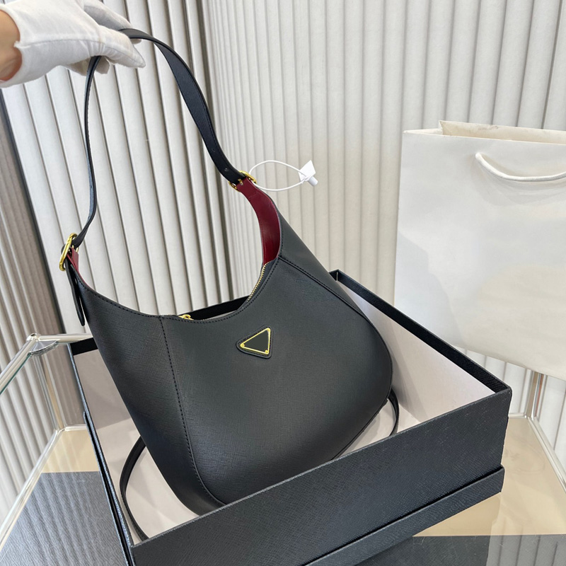 2022 Designer Totes Brand Fashion Lady Armpit Bag New Top Luxury Leather Shoulder Bags Handbag With Box, Purchase instructions
2022 Designer Totes Brand Fashion Lady Armpit Bag New Top Luxury Leather Shoulder Bags Handbag With Box, Purchase instructions