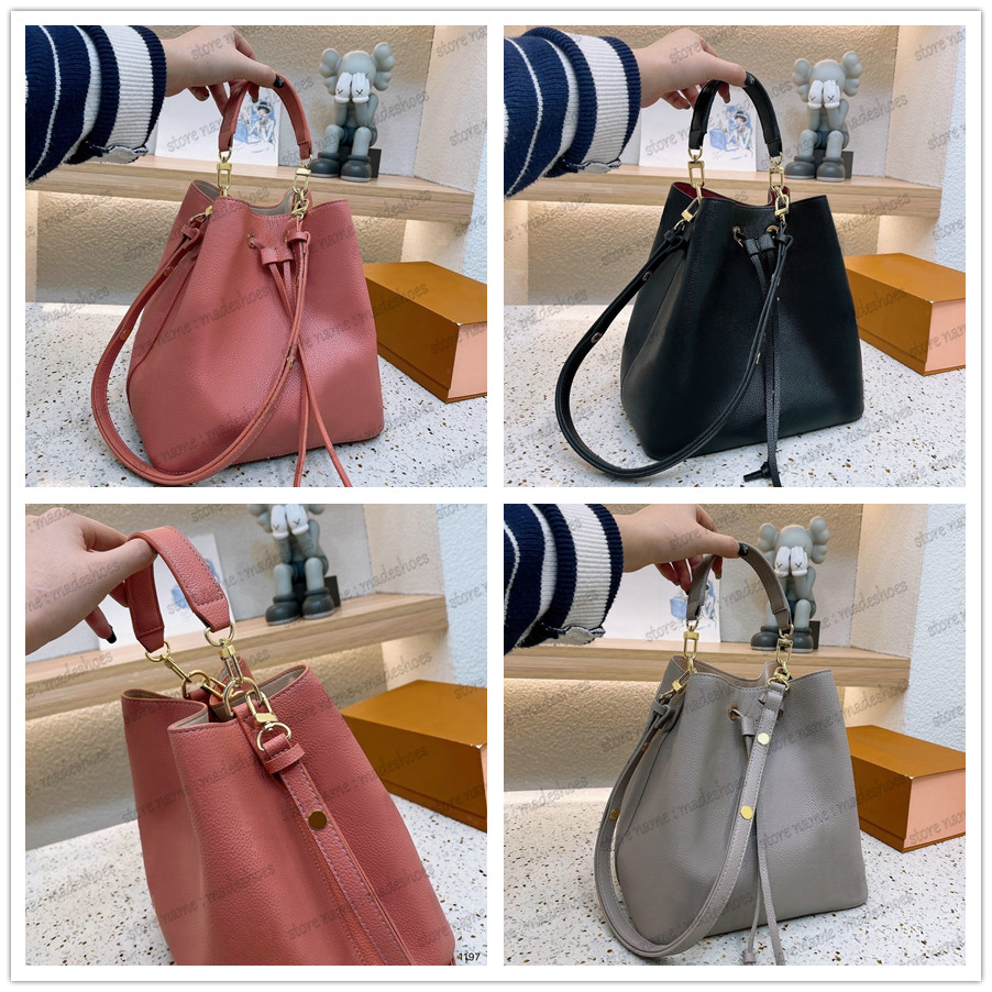 Neonoe MM Bucket Bag M45497 NEONOE Monograms Embossed Leather Cross Body Women Luxurys Designer Neo Noe 2PC Drawstring Bags With Purse Wallet Black / Beige
Neonoe MM Bucket Bag M45497 NEONOE Monograms Embossed Leather Cross Body Women Luxurys Designer Neo Noe 2PC Drawstring Bags With Purse Wallet Black / Beige