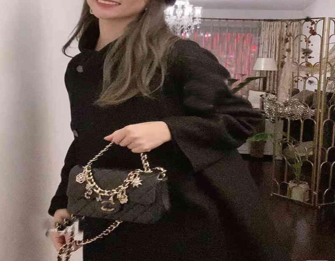 Designer Channel Bag Tote Handbag Man Woman Black New Chaogang Small Fragrance Badge Lingge Chain Versatile Style Messenger Should8507473, 1111
Designer Channel Bag Tote Handbag Man Woman Black New Chaogang Small Fragrance Badge Lingge Chain Versatile Style Messenger Should8507473, 1111