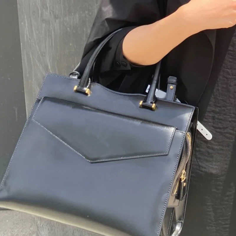 Y Totes designer tote handbag lady Luxurys handbags High Quality leather Shoulder Classic elegant Handbag women Business tote bag 221122, Black
Y Totes designer tote handbag lady Luxurys handbags High Quality leather Shoulder Classic elegant Handbag women Business tote bag 221122, Black