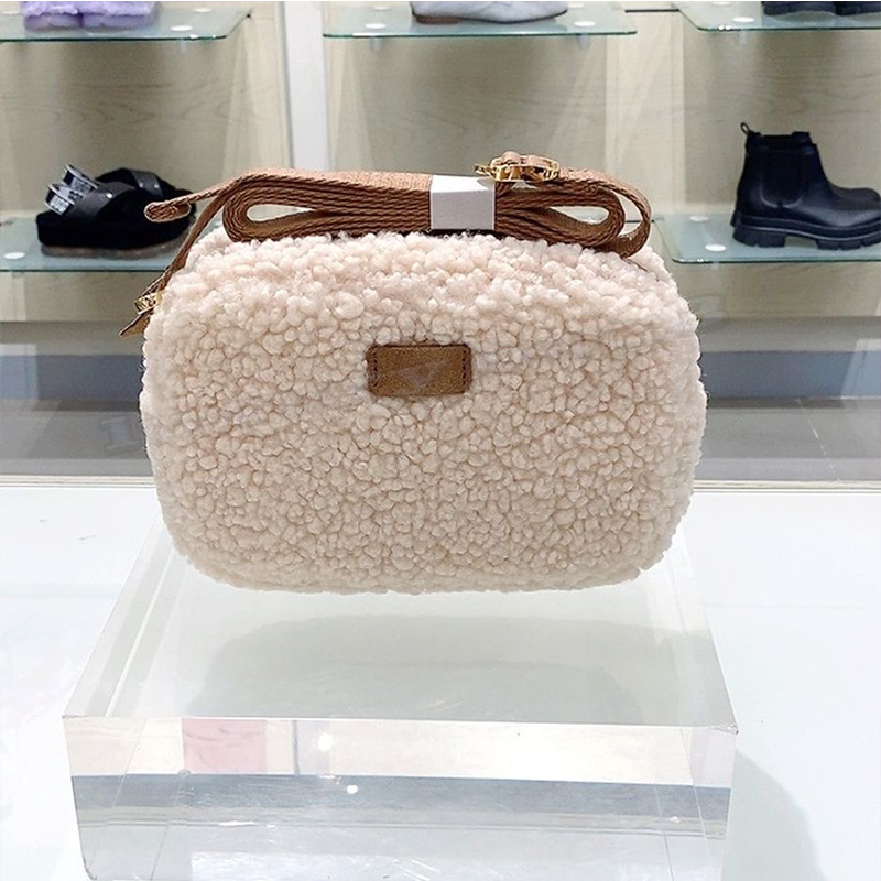 camera bag luxury 2022 Winter New Sweet Adeline Sherpa Fashion UGG Handbag designer Malibel shoulder Bag Socialite temperament handbags3, Black
camera bag luxury 2022 Winter New Sweet Adeline Sherpa Fashion UGG Handbag designer Malibel shoulder Bag Socialite temperament handbags3, Black