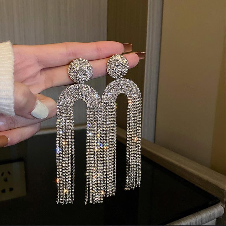 Fashion exaggerated Dangle tassel earrings Micro inlays diamonds crystal butterfly love personality women BlingBling shiny long earring
Fashion exaggerated Dangle tassel earrings Micro inlays diamonds crystal butterfly love personality women BlingBling shiny long earring