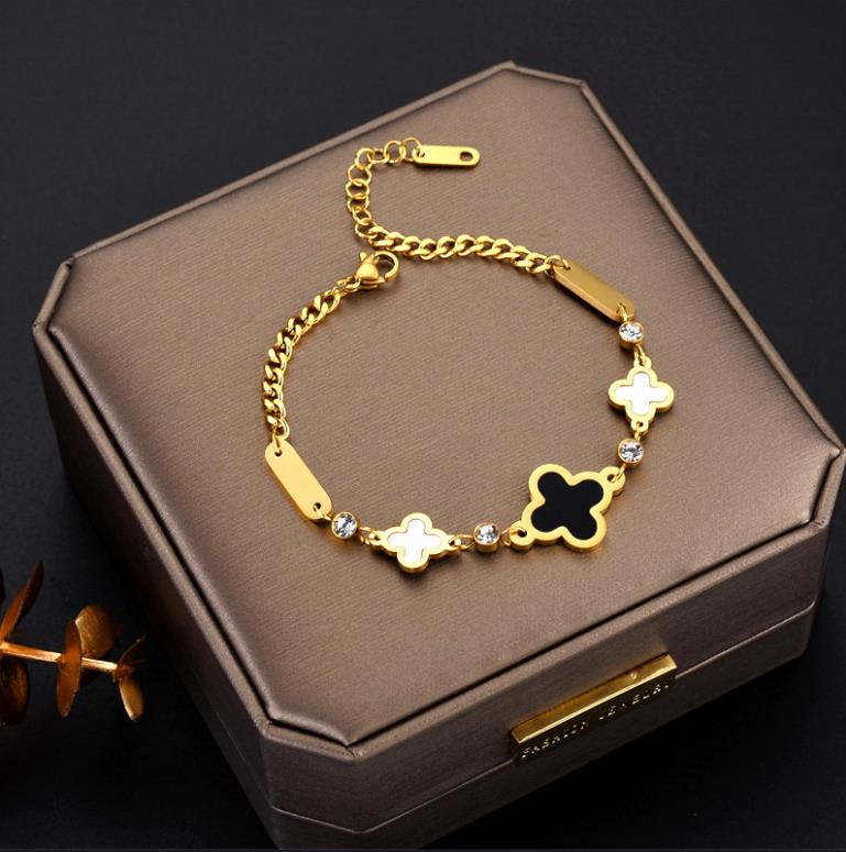 Titanium steel 18K gold plating Cuban Chain bracelet Luck flowers women's necklace Anti allergy shiny non-fading jewelry T018
Titanium steel 18K gold plating Cuban Chain bracelet Luck flowers women's necklace Anti allergy shiny non-fading jewelry T018