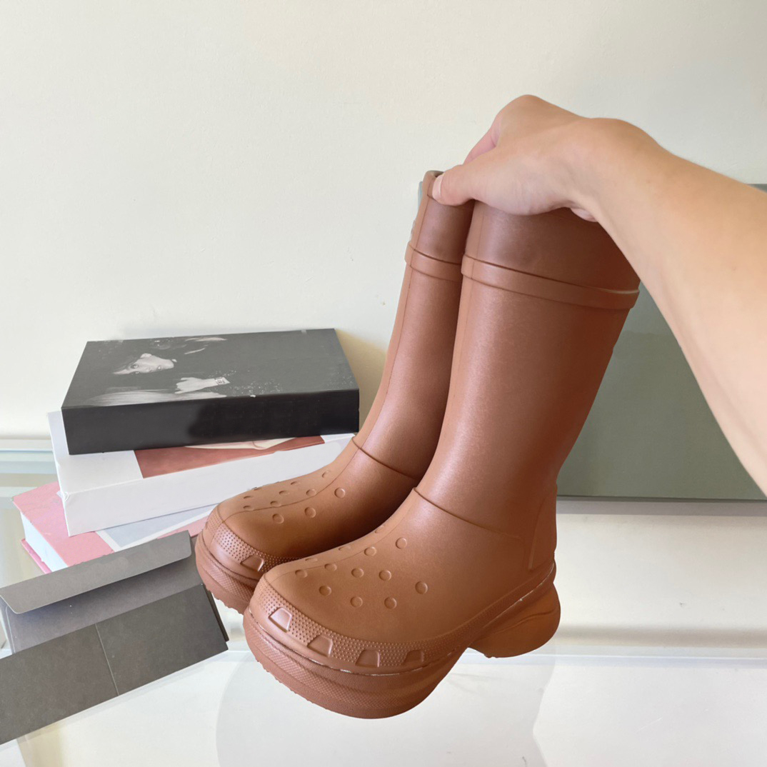 Men Women Rain Boots Designers Croc Boot Thick Bottom Non-Slip Booties Rubber Platform Bootie Fashion Knight Boot Jelly Color, Make up for price
Men Women Rain Boots Designers Croc Boot Thick Bottom Non-Slip Booties Rubber Platform Bootie Fashion Knight Boot Jelly Color, Make up for price