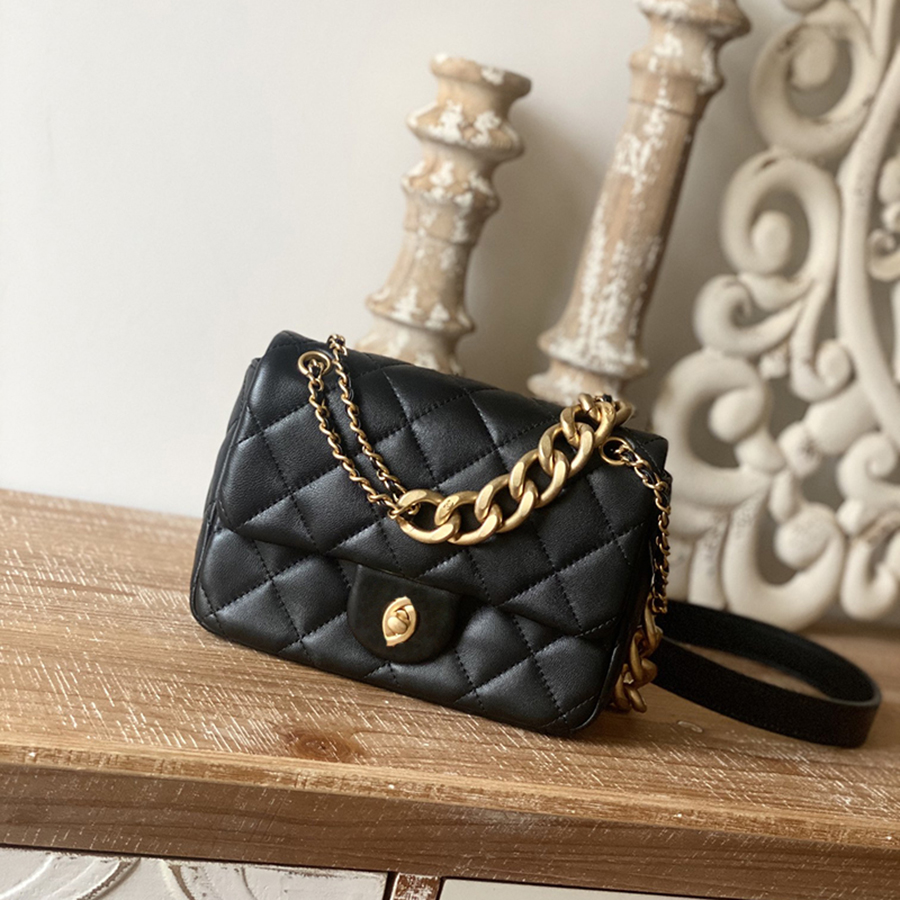10A Mirror quality Luxury designer Mini Flap Bag 19CM Women Designer Lambskin Cross Body Bags With Box C159
10A Mirror quality Luxury designer Mini Flap Bag 19CM Women Designer Lambskin Cross Body Bags With Box C159