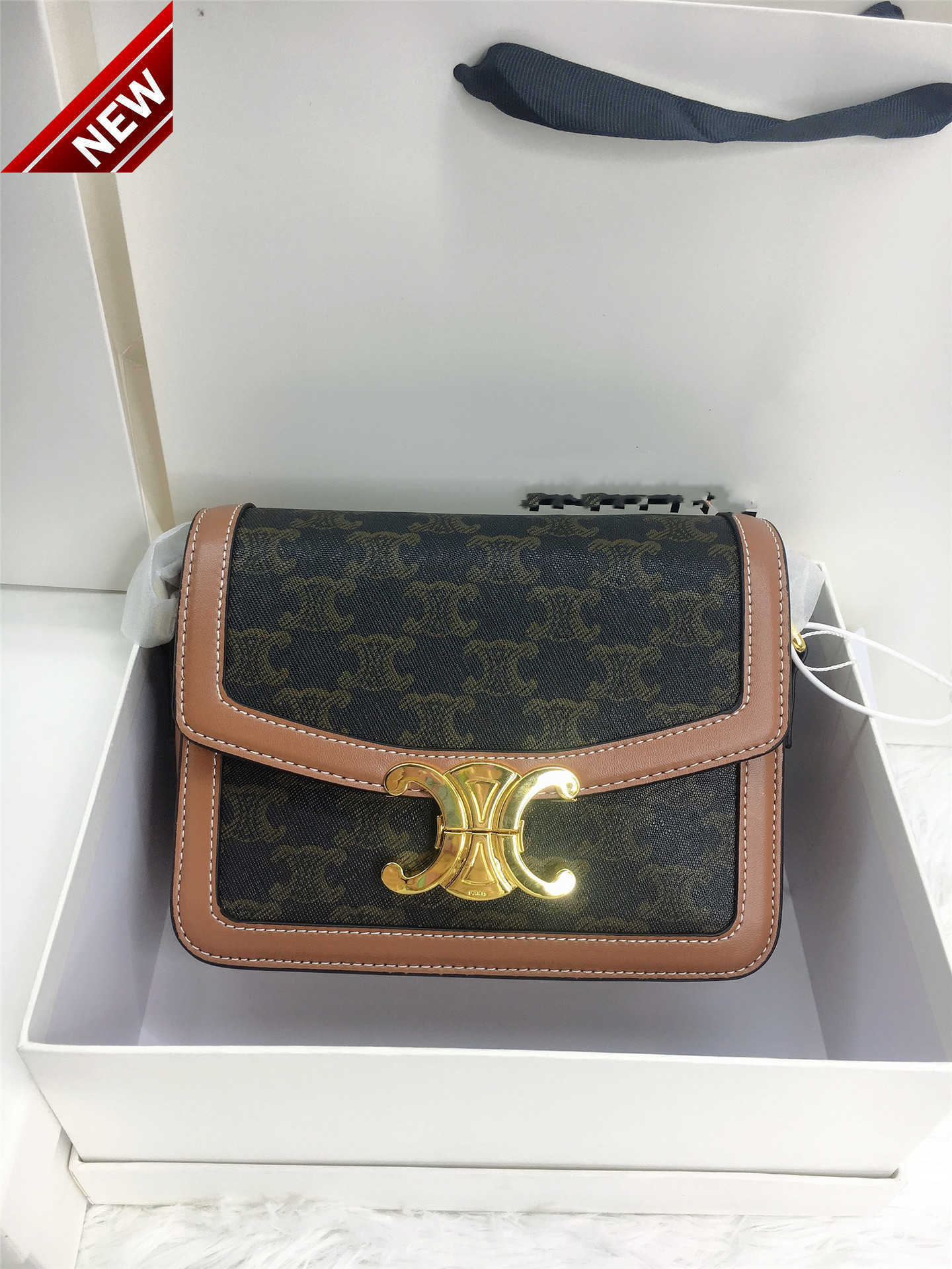 Women's Designer Bags Sai Lao Hua Triumphal Menlin Printed Canvas Small Square Butterfly Lock Box Tofu Single Shoulder Messenger Bag Factory Direct Sales, Reading
Women's Designer Bags Sai Lao Hua Triumphal Menlin Printed Canvas Small Square Butterfly Lock Box Tofu Single Shoulder Messenger Bag Factory Direct Sales, Reading