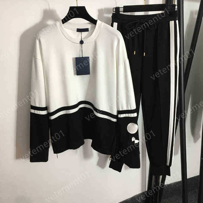 Womens Two Piece Pants Logo-embroidered Flower Colorblock Long-sleeve Sweatshirt And Casual Trousers 2 Pieces Sets Luxury High Quality Designer Tracksuits
Womens Two Piece Pants Logo-embroidered Flower Colorblock Long-sleeve Sweatshirt And Casual Trousers 2 Pieces Sets Luxury High Quality Designer Tracksuits