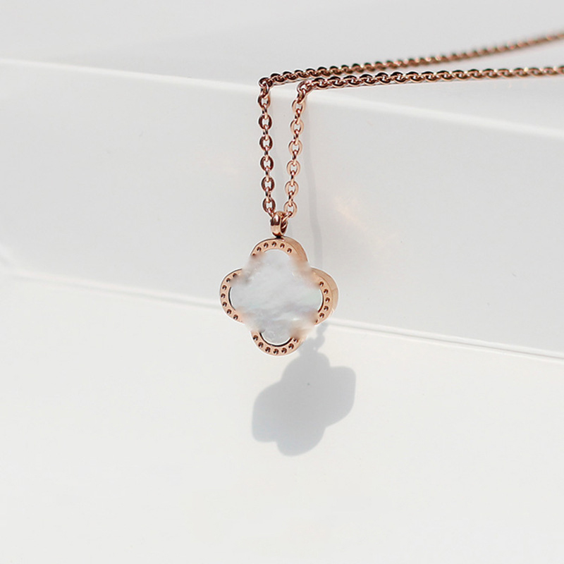 Simple Womens Luxury Designer Necklace Fashion Flowers Four-leaf Clover Cleef Pendant necklaces 14K Gold Necklaces Jewelry
Simple Womens Luxury Designer Necklace Fashion Flowers Four-leaf Clover Cleef Pendant necklaces 14K Gold Necklaces Jewelry