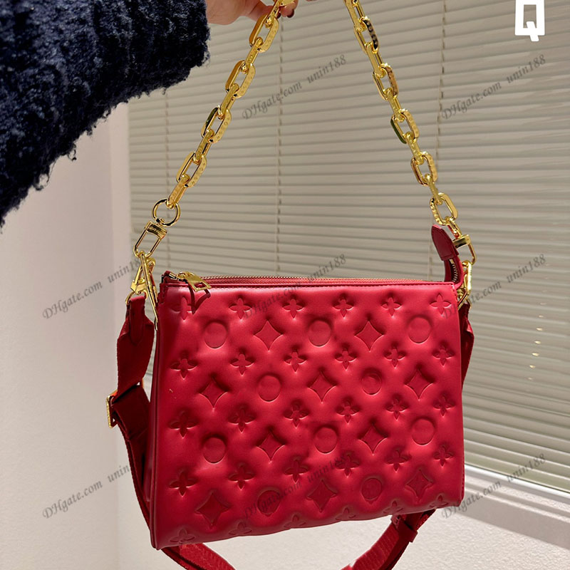 22FW Women Luxurys Designers Classic Totes Bags Pochette Handbag Patent Leather Imprint Flowers Detachable Chain Messenger Bag Messenger Ladies Wallets 24CM, Red
22FW Women Luxurys Designers Classic Totes Bags Pochette Handbag Patent Leather Imprint Flowers Detachable Chain Messenger Bag Messenger Ladies Wallets 24CM, Red