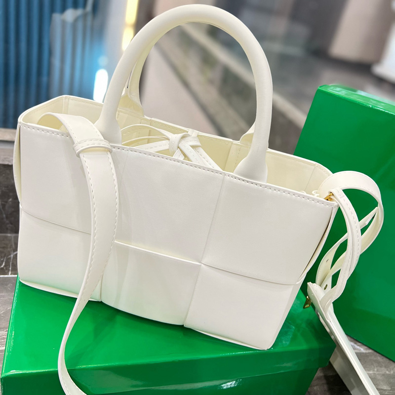 2022 Brand Designer Totes Women's Fashion Composite Bag Leather Woven Shopping Bag Luxury Spring Summer Handbag New Top Crossbody Bags With Box, 4 size 24x17cm
2022 Brand Designer Totes Women's Fashion Composite Bag Leather Woven Shopping Bag Luxury Spring Summer Handbag New Top Crossbody Bags With Box, 4 size 24x17cm
