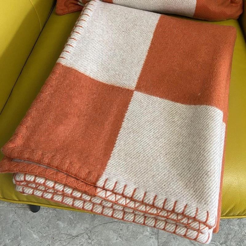 Luxury Designer throws Wool Cashmere Bed 130x180cm H Shawl Portable Warm Scarf letter Fleece Throw Knitted Sofa Blanket Soft Spring Aut Nanx 
Luxury Designer throws Wool Cashmere Bed 130x180cm H Shawl Portable Warm Scarf letter Fleece Throw Knitted Sofa Blanket Soft Spring Aut Nanx