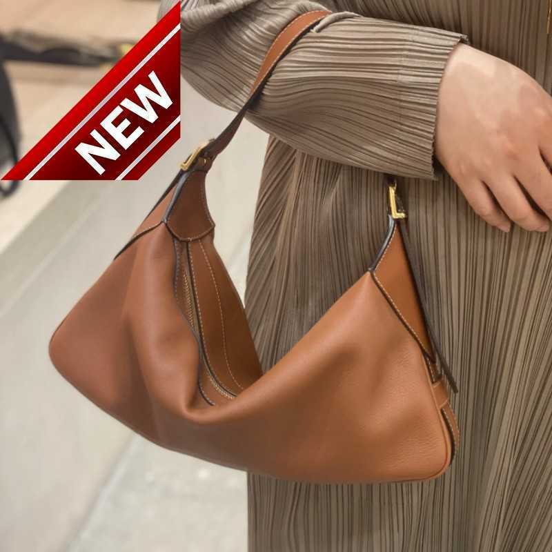 Women's Designer Bags Arc De Triomphe Autumn and Winter 2023 Soft Leather Underarm Bag One Shoulder High Level Versatile Large Capacity Handbag Factory Direct Sales, Black1
Women's Designer Bags Arc De Triomphe Autumn and Winter 2023 Soft Leather Underarm Bag One Shoulder High Level Versatile Large Capacity Handbag Factory Direct Sales, Black1