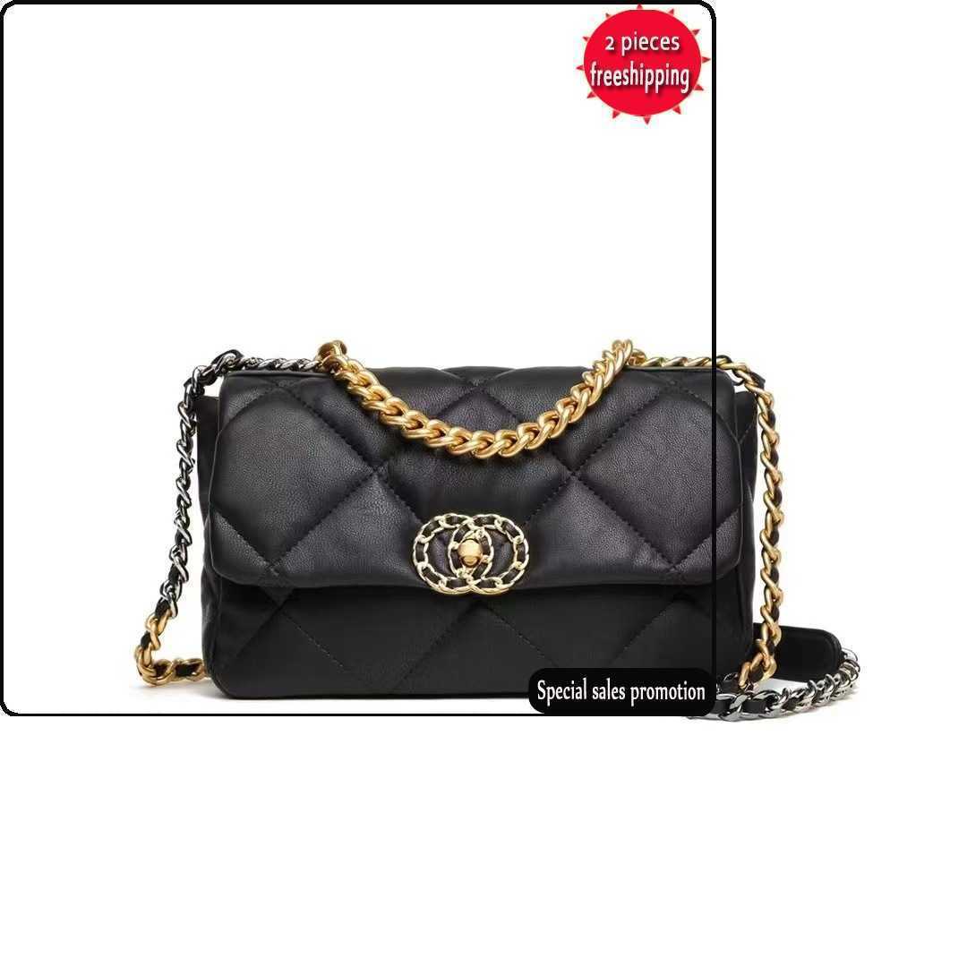 Factory Direct Sales Designer Bags 2022 New Small Fragrant Air Vent Cover Fashionable Diamond Lattice Chain Versatile One Shoulder Msenger, Black
Factory Direct Sales Designer Bags 2022 New Small Fragrant Air Vent Cover Fashionable Diamond Lattice Chain Versatile One Shoulder Msenger, Black