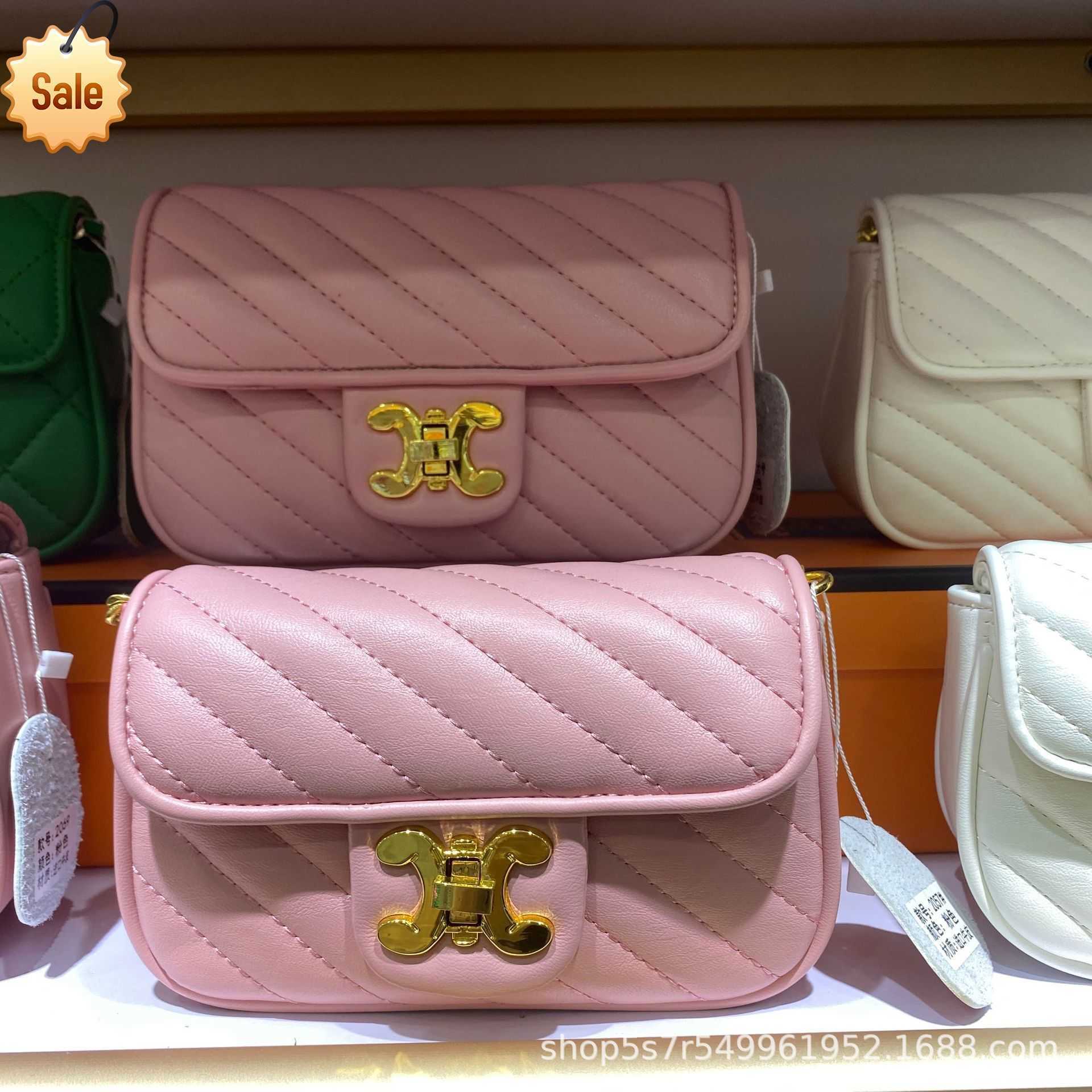 Women's Designer Bags Arc De Triomphe Lingge Square Fat Man Fortune Women Soft Leather Fashion Twill Imitation Sheepskin Shoulder Portable Factory Direct Sales, Twill gold buckle green large
Women's Designer Bags Arc De Triomphe Lingge Square Fat Man Fortune Women Soft Leather Fashion Twill Imitation Sheepskin Shoulder Portable Factory Direct Sales, Twill gold buckle green large