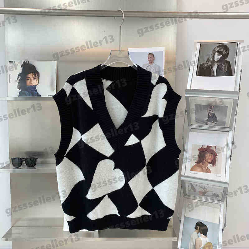 Designer Womens Sweaters Knitted Vest Autumn Cold Protection Warm Bottoming Shirt 2022AW Patchwork Sleeveless Ladies Tops
Designer Womens Sweaters Knitted Vest Autumn Cold Protection Warm Bottoming Shirt 2022AW Patchwork Sleeveless Ladies Tops