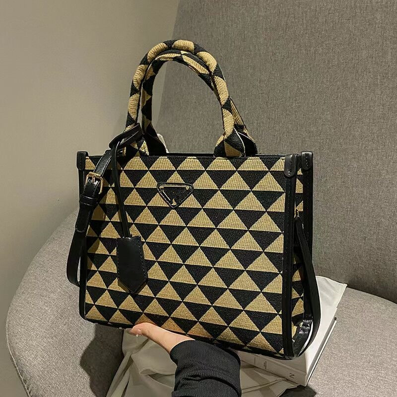 2022 Gypsophila Underarm bag shoulder bags luxury handbags High quality Designer Crossbody the tote bag handbag wallet Totes bags Purse, No bag
2022 Gypsophila Underarm bag shoulder bags luxury handbags High quality Designer Crossbody the tote bag handbag wallet Totes bags Purse, No bag