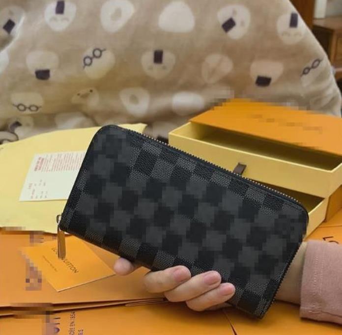 2023 Single zipper WALLET the most stylish way to carry around money cards and coins men leather purse card holder long business women wallet With box
2023 Single zipper WALLET the most stylish way to carry around money cards and coins men leather purse card holder long business women wallet With box