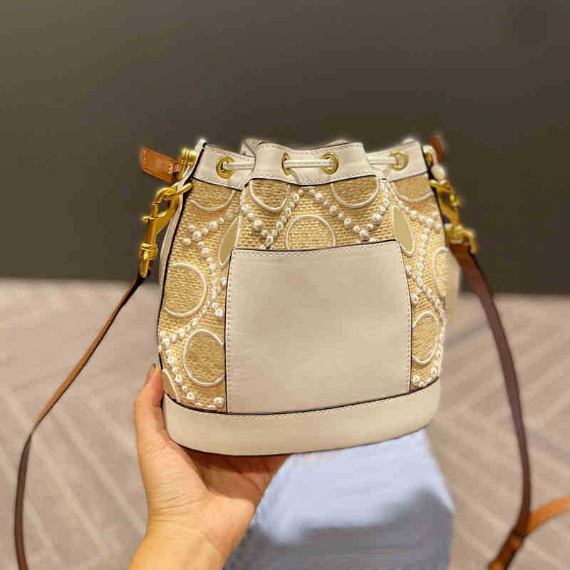 Fashion Evening Bags Designer Drawstring Bags Torybbag Shoulder Bag Women Embroidery Leather Handbag Tote Bag Crossbody Leather Female Flower Color Matching, Brown--18*15cm
Fashion Evening Bags Designer Drawstring Bags Torybbag Shoulder Bag Women Embroidery Leather Handbag Tote Bag Crossbody Leather Female Flower Color Matching, Brown--18*15cm