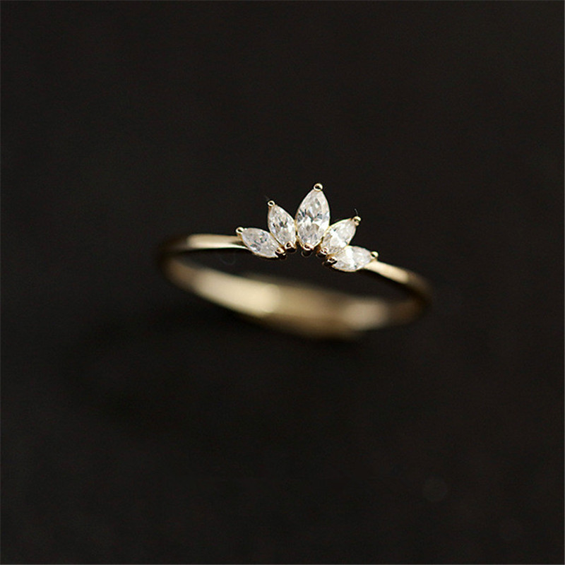 925 Sterling Silver Crown Ring Crystal Plating 14k Gold Simple Women Fashion Temperament Wedding Jewelry Accessories
925 Sterling Silver Crown Ring Crystal Plating 14k Gold Simple Women Fashion Temperament Wedding Jewelry Accessories