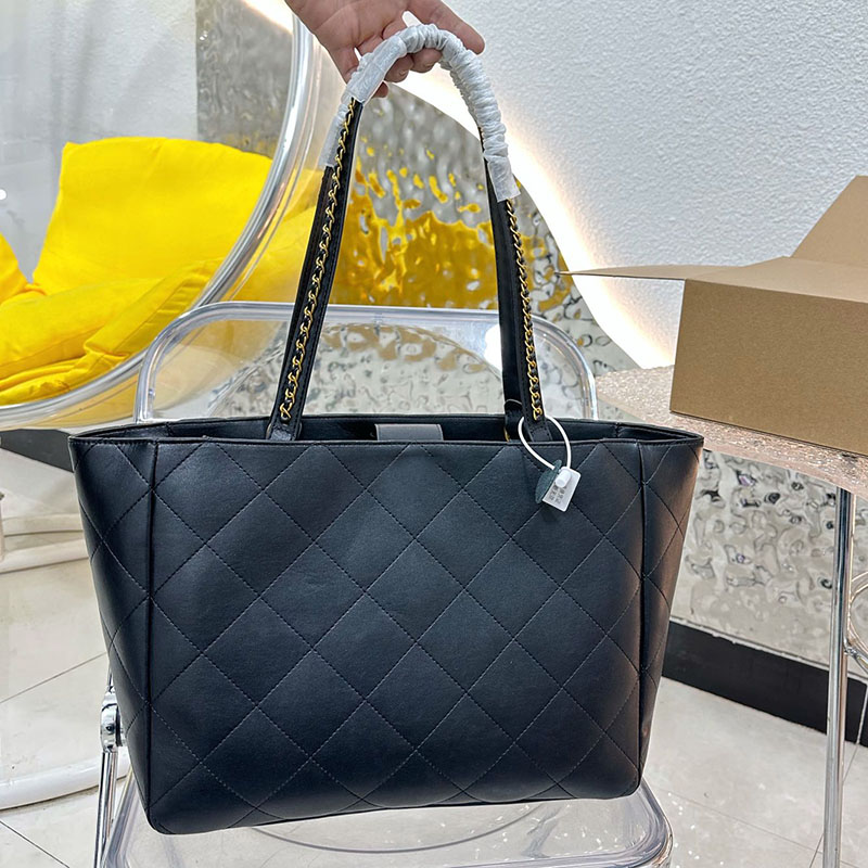 CC Bags Luxury Brand Shoulder Bags French Womens Vinatge Shoulder Bags Large Capacity Hobo Shopping Handbags Gold Metal Turn Lock With Card, Box
CC Bags Luxury Brand Shoulder Bags French Womens Vinatge Shoulder Bags Large Capacity Hobo Shopping Handbags Gold Metal Turn Lock With Card, Box
