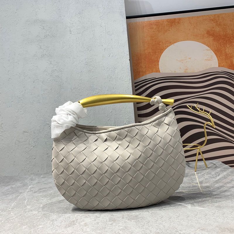 Sardine Top Handle Bag Woven Leather Handbag Women Totes Clutch Bags Weave Hand Purse Fashion Letter Magnetic Closure Plain Style
Sardine Top Handle Bag Woven Leather Handbag Women Totes Clutch Bags Weave Hand Purse Fashion Letter Magnetic Closure Plain Style