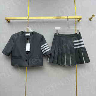 Brand Womens Two-piece Dress Vintage Camisole Temperament Casual Dress Slim Skirt Trendy Brand Set Long Dress Luxury Designer Women Clothing
Brand Womens Two-piece Dress Vintage Camisole Temperament Casual Dress Slim Skirt Trendy Brand Set Long Dress Luxury Designer Women Clothing