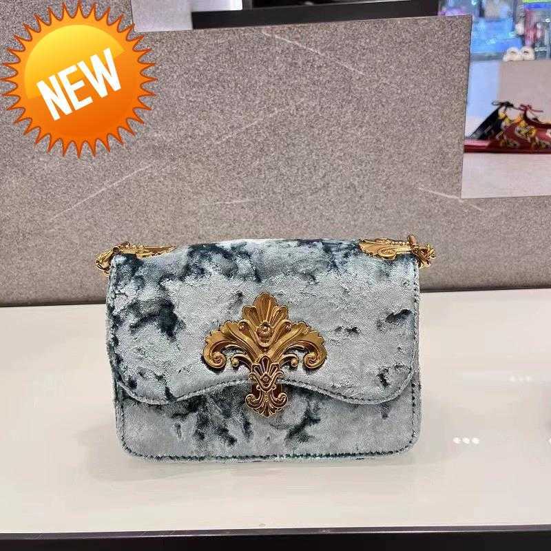 Luxury Designer bags Cross body women's armpit square Triumphal Arch Yu Shuxin same 80781686 Factory direct sales, Hard cyan
Luxury Designer bags Cross body women's armpit square Triumphal Arch Yu Shuxin same 80781686 Factory direct sales, Hard cyan