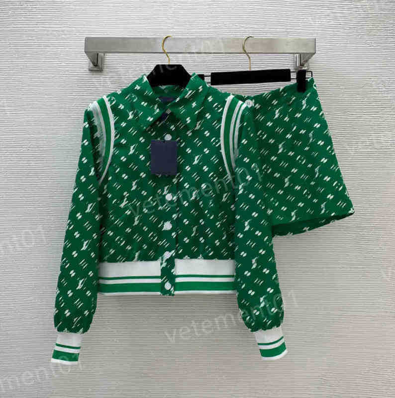 Womens Two Piece Pants Threaded Patchwork Classic Logo Print Jacket Shorts 2 Piece Sets Luxury Tracksuits Designer Women Clothing Sizes S-XL 0912
Womens Two Piece Pants Threaded Patchwork Classic Logo Print Jacket Shorts 2 Piece Sets Luxury Tracksuits Designer Women Clothing Sizes S-XL 0912