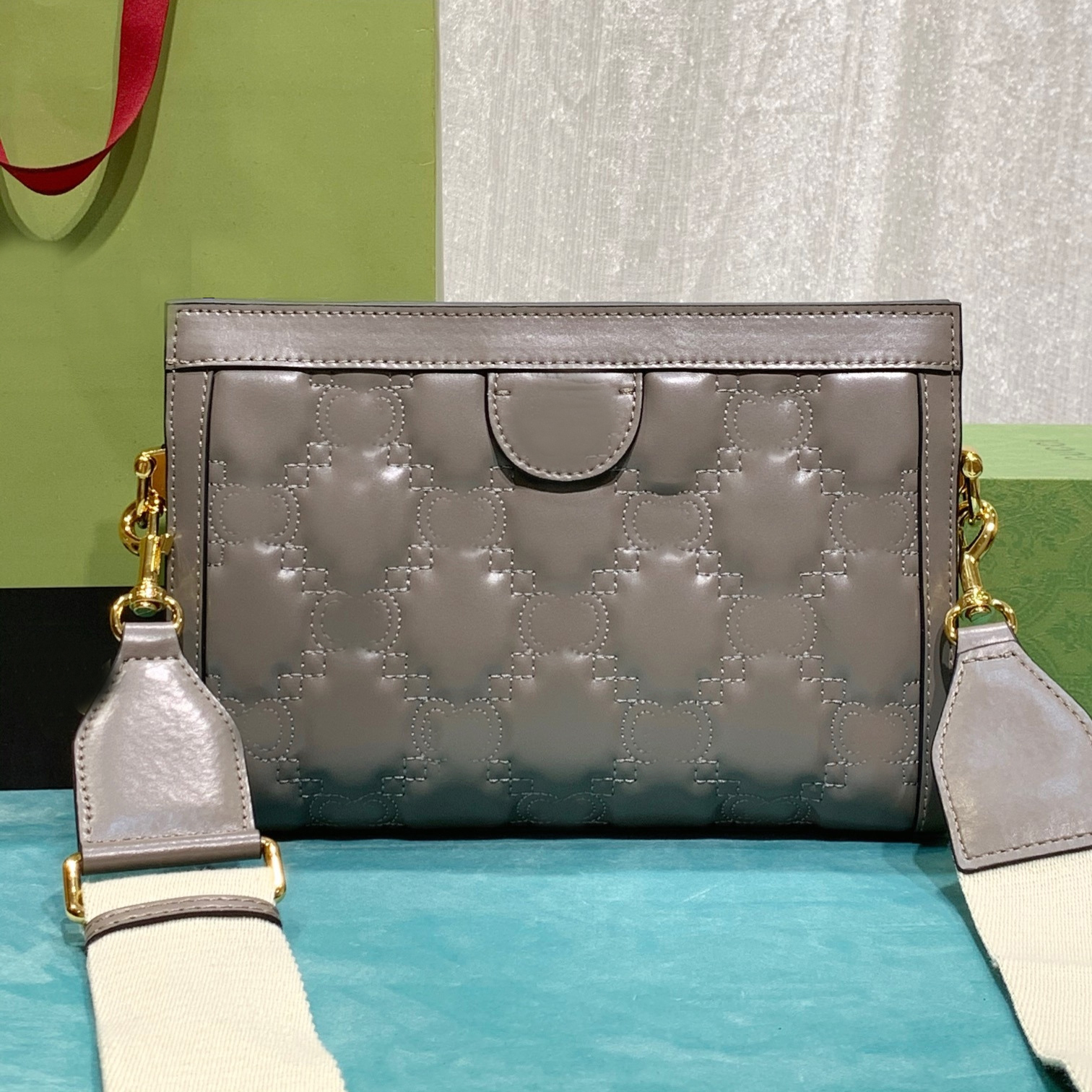 7A Fashion Bags Luxury Designer's Masterpiece Both Men and Women Metal Chain and Nylon Shoulder Straps Genuine Leather Handbags, Grey
7A Fashion Bags Luxury Designer's Masterpiece Both Men and Women Metal Chain and Nylon Shoulder Straps Genuine Leather Handbags, Grey