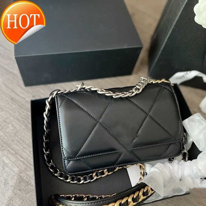 Women's Luxury Designer bags Shoulder Bags Tote 2023 New Fashion Matching Diamond-shaped Tri-color Chain Crossbody Bag Texture Sheep Leather Bag Factory Direct Sale, Black silver logo
Women's Luxury Designer bags Shoulder Bags Tote 2023 New Fashion Matching Diamond-shaped Tri-color Chain Crossbody Bag Texture Sheep Leather Bag Factory Direct Sale, Black silver logo