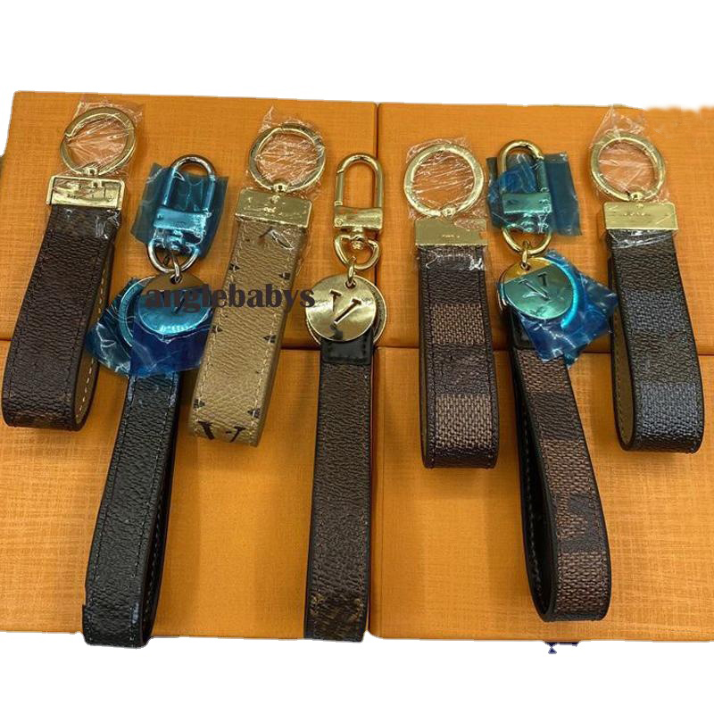 Fashion Keychain Key Chain Buckle lovers Car Men's Handmade Leather Keychains Men Women Bag Pendant Accessories 4 Color with Orange box 65221
Fashion Keychain Key Chain Buckle lovers Car Men's Handmade Leather Keychains Men Women Bag Pendant Accessories 4 Color with Orange box 65221
