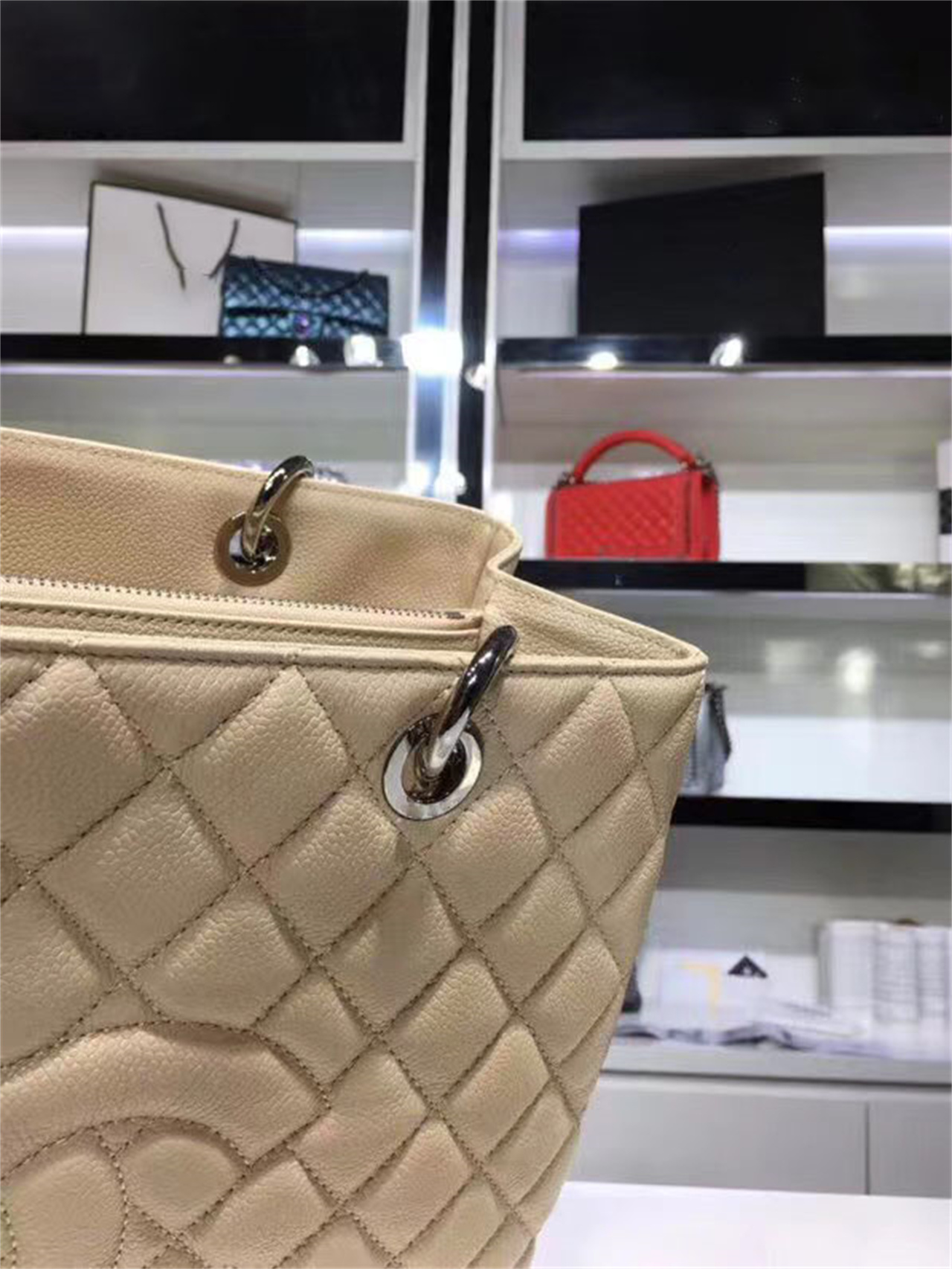 designer fashion Shopping bag Top Tote Handle Handbag crossbody bags Cowhide Lychee Pattern Grand Luxury Underarm bag Chain Shoulder, Beige
designer fashion Shopping bag Top Tote Handle Handbag crossbody bags Cowhide Lychee Pattern Grand Luxury Underarm bag Chain Shoulder, Beige