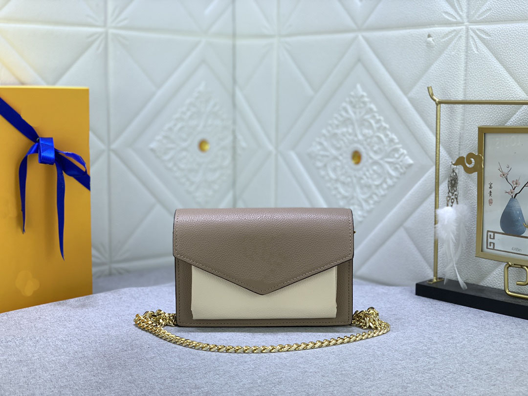 Luxurys Designers Women mini Bum Bags Belt Waist Purses Chest Bag Fashion Crossbody Classic Cross Body Handbags Leather Lady Shoulder Purse #63471, 63471#apricot with white
Luxurys Designers Women mini Bum Bags Belt Waist Purses Chest Bag Fashion Crossbody Classic Cross Body Handbags Leather Lady Shoulder Purse #63471, 63471#apricot with white