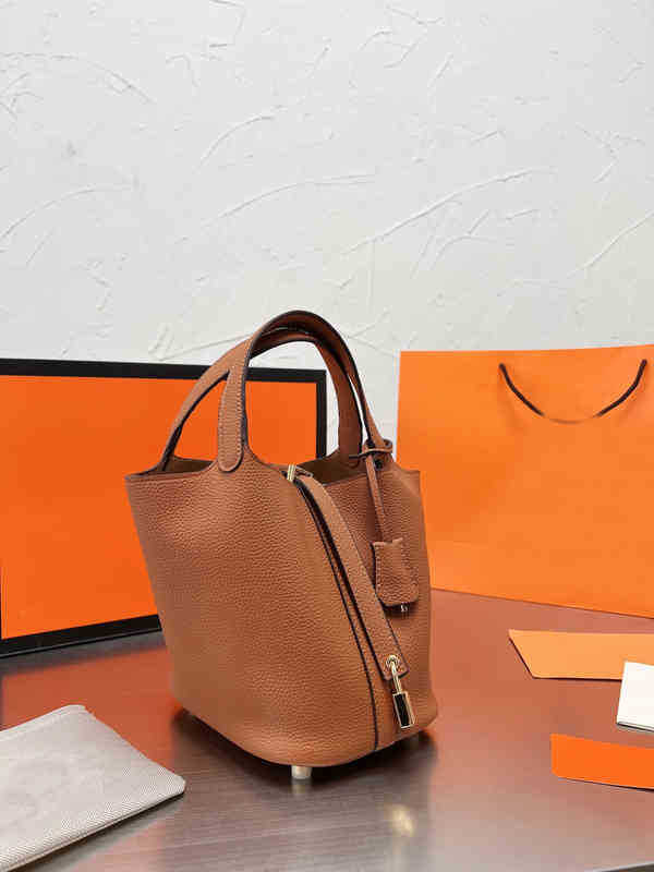 Bucket Bag Closed-toe Layer Cowhide Food Basket Tote All-match Shoulder Handbag Genuine Leather Womens Mother and Child Purses 221128, Black
Bucket Bag Closed-toe Layer Cowhide Food Basket Tote All-match Shoulder Handbag Genuine Leather Womens Mother and Child Purses 221128, Black